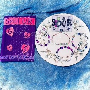 Olivia Rodrigo bracelet set (4)